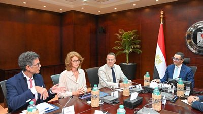 وزير الاستثمار يستعرض مع وفد «اليونيدو» مشروع دعم الاتحاد الأوروبي للتجارة والصناعة 