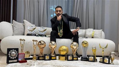 حسين الشحات يستعرض جوائزه الفردية 