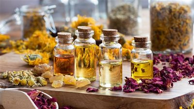 7 زيوت عطرية لتحسين صحتك النفسية، وطرق استخدامها