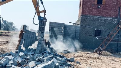  إزالة 7 حالات تعدٍّ على أراضي زراعية وأملاك دولة بأسيوط