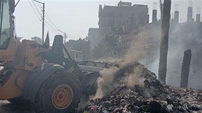 رفع 350 طن مخلفات وتراكمات قمامة من طريق أسيوط - سوهاج الزراعي 