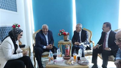 محافظ الوادي الجديد يبحث إنشاء أول جامعة أهلية بالمحافظة 
