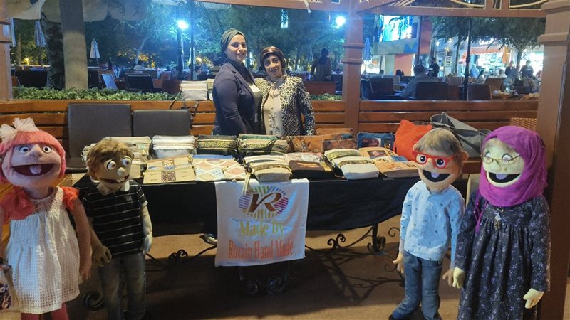 صناعة الشنط والعرائس،