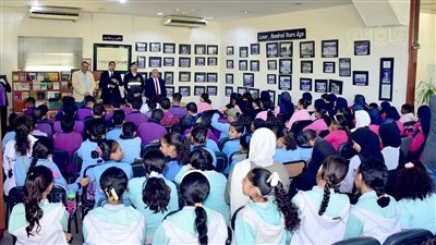 نائب محافظ الأقصر يشرح للأطفال أهداف مبادرة «ظواهر» (صور)