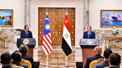 القاهرة تستضيف مباحثات مصرية ماليزية، السيسي يلتقي رئيس وزراء ماليزيا، ويبحثان تعزيز التعاون التجارى والاستثمارى بين البلدين، ويناقشان تطورات الحرب على غزة ولبنان 