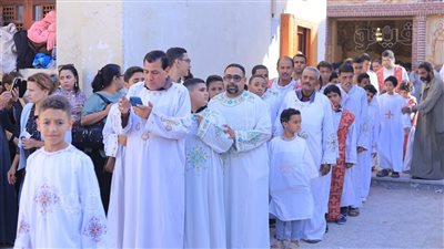 بطواف الشمامسة، بدء احتفالات دير مارجرجس بالرزيقات في الأقصر (صور)