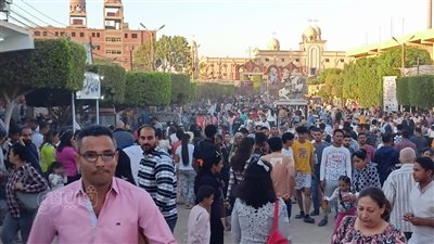 المسيحيون يحتفلون بمولد الشهيد مارجرجس في دير الرزيقات بالأقصر (فيديو)