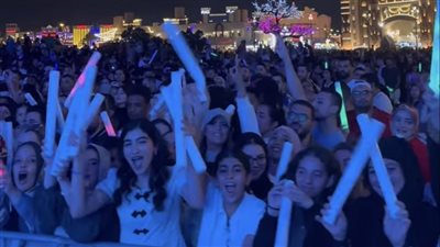 حضور جماهيري كبير في حفل تامر حسني بدبي (صور)