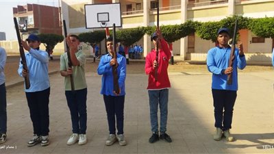 مدير تعليم الشرقية يفاجئ المدرسة الثانوية التجارية بمنيا القمح