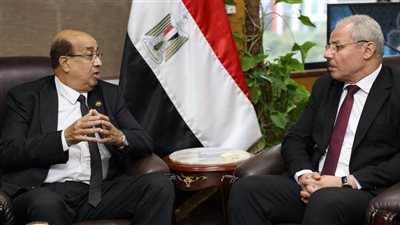 جامعة القناة تقدم خدمات طبية شاملة لأعضاء نقابة المعلمين بالإسماعيلية (صور)