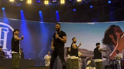 تامر حسني يتألق في حفله بدبي وسط تفاعل الجمهور (فيديو وصور) 