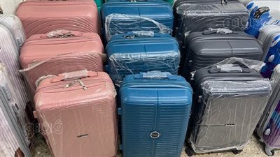 شنط السفر بمنطقة كوم الشيخ سلامة في العتبة.. ارتفاع الأسعار بنسبة تصل لـ 30%.. عروض وتخفيضات على الـ 3 قطع.. وهذه أبرز الأنواع (فيديو وصور)