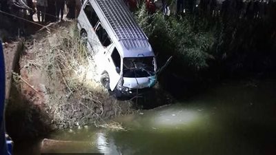 بالأسماء، إصابة 9 أشخاص في انقلاب سيارة ميكروباص بترعة الجرجاوية بسوهاج