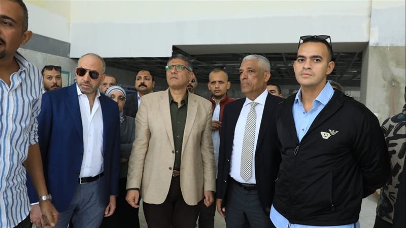 محافظ الجيزة أثناء