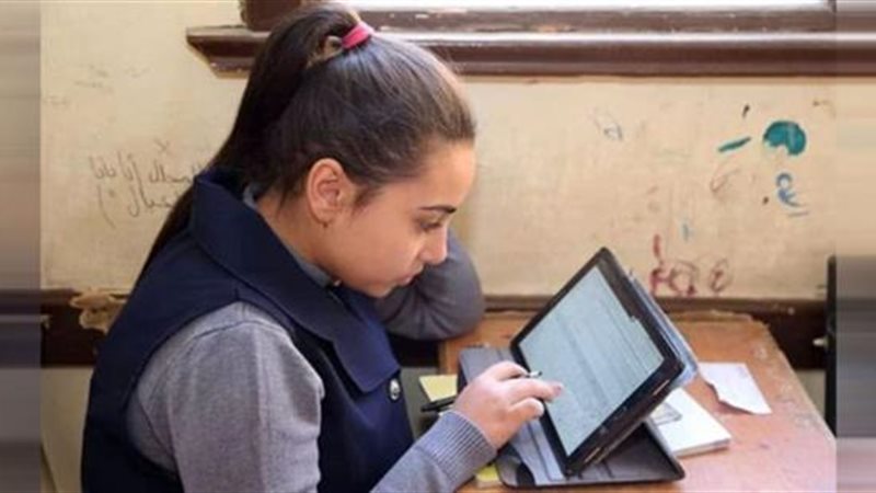 طالبات أولى ثانوي،
