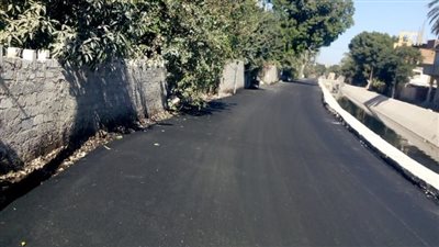 محافظ أسيوط يتابع أعمال رصف طريق بطول 3200 متر بالكوم الأحمر 