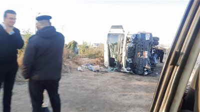 انقلاب سيارة نقل ثقيل بطريق القاهرة - الإسكندرية الصحراوي 