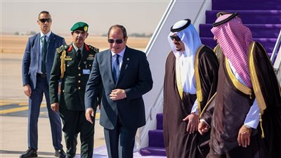  7 صور ترصد وصول السيسي إلى الرياض للمشاركة في القمة العربية الإسلامية 