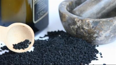 فوائد حبة البركة، تعزز صحة القلب وتحسن حركة الأمعاء 