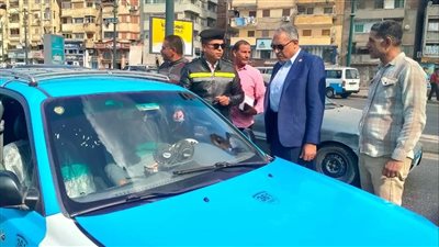 سكرتير عام مساعد دمياط يتابع التزام سيارات الأجرة بالتعريفة المحددة (صور)