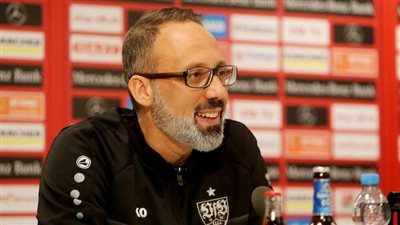 هوفنهايم الألماني يعلن إقالة مديره الفني 