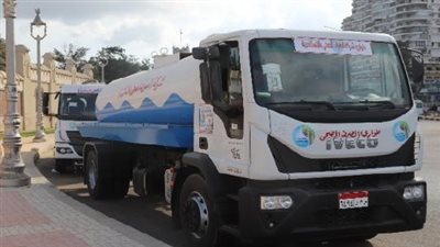 رئيس صرف الإسكندرية يتفقد محطة معالجة خورشيد أثناء النوة