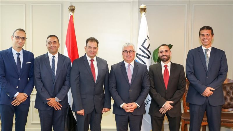 توقيع عقد مشروع شركة