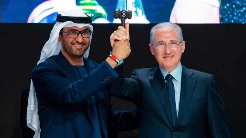 تسليم رئاسة مؤتمر
