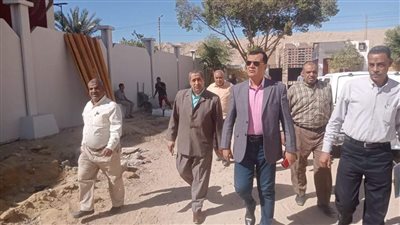 تعليم سوهاج: لجنة لمعاينة السور الفاصل بين مدرستي we للتكنولوجيا التطبيقية والثانوية النسيجية