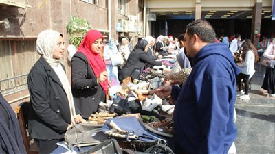 افتتاح المعرض السنوي للملابس والمستلزمات بـ آداب عين شمس