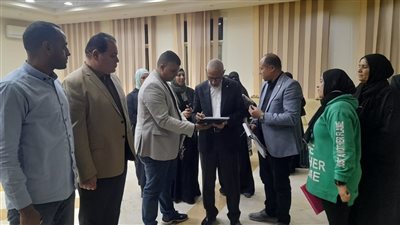 لحل مشاكلهم، محافظ شمال سيناء يستقبل المواطنين بالقاعة الرئيسية للديوان العام