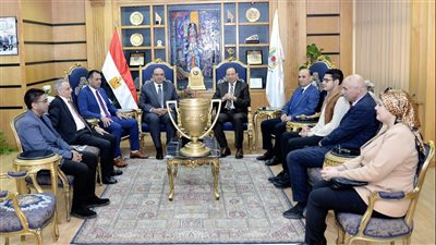 رئيس جامعة المنصورة يُكرِّم الطالب محمد الرشيدي الحاصل على كأس العالم للرياضات الإلكترونية 2024