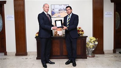 وزير الرياضة يكرم وكيل وزارة الشباب بكفر الشيخ لجهوده (صور)