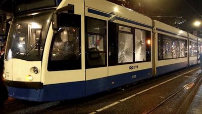 تأييدًا لفلسطين، مجهولون يضرمون النار في ترام بأمستردام 