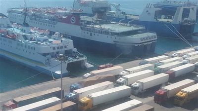 وزير النقل يتابع حركة تداول الحاويات بالموانئ 