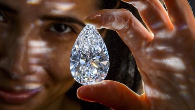 دولة عربية تحتل المرتبة الثالثة عالميًّا في تجارة الماس