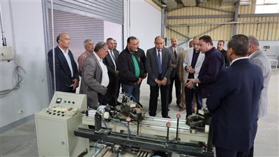 محافظ المنيا يتفقد المدرسة الثانوية الفنية للتعليم والتدريب المزدوج