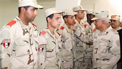 وزير الدفاع يتفقد عددًا من مراكز تدريب وتأهيل المجندين بالقوات المسلحة (فيديو)