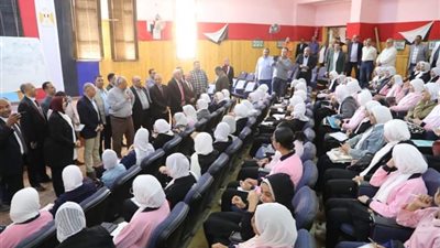 محافظ الوادي الجديد يتفقد انتظام محاضرات الثانوية العامة بمركز الداخلة