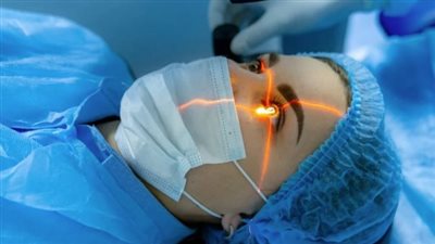 تبلغ تكلفتها 400 ألف جنيه وتحول النظر لخارق، نجاح أول جراحة لعلاج ضعف البصر