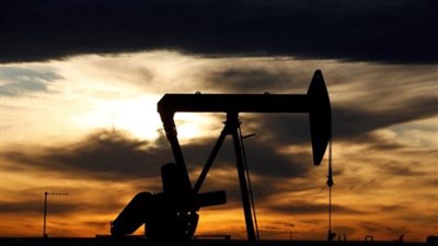تطور جديد في سعر النفط وسط توقعات بشح المعروض