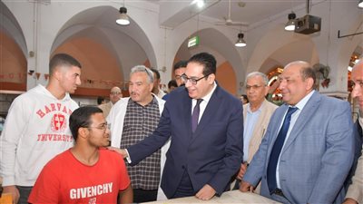 جولة تفقدية لرئيس جامعة القاهرة بالمدينة الجامعية لمتابعة مستوى الخدمات 