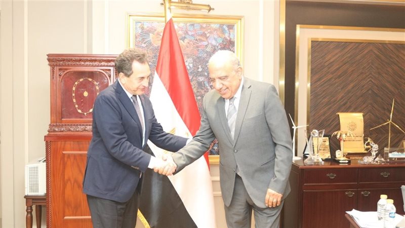 استقبال وزير الكهرباء