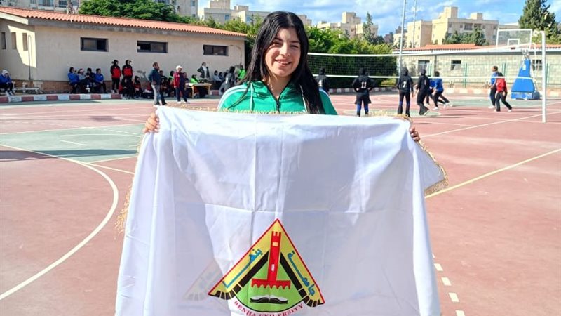 طالبة جامعة بنها