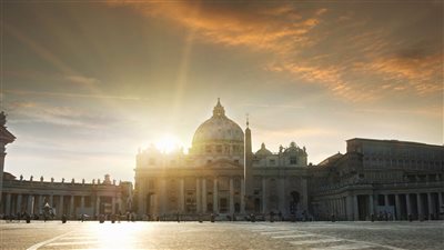 الذكاء الاصطناعي يعيد إنشاء كنيسة الفاتيكان التاريخية 