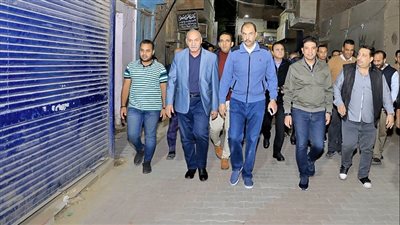 محافظ سوهاج يتفقد سير العمل بالمشروعات الخدمية