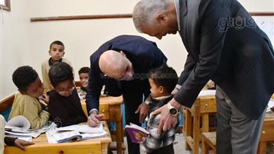 وزير التعليم ومحافظ أسوان يتفقدان عددا من مدارس المحافظة (صور)