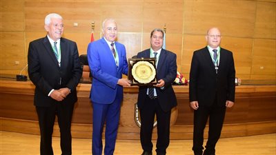 رئيس جامعة سوهاج يفتتح المؤتمر العلمي الأول لكلية الزراعة عن التغيرات المناخية 