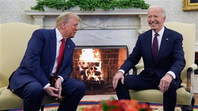 ترامب أثناء لقاء بايدن في البيت الأبيض: السياسة صعبة (فيديو)