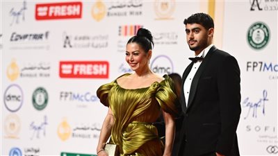 أبرزهم لقاء الخميسي وابنها، النجوم وأسرهم في افتتاح مهرجان القاهرة السينمائى (صور)